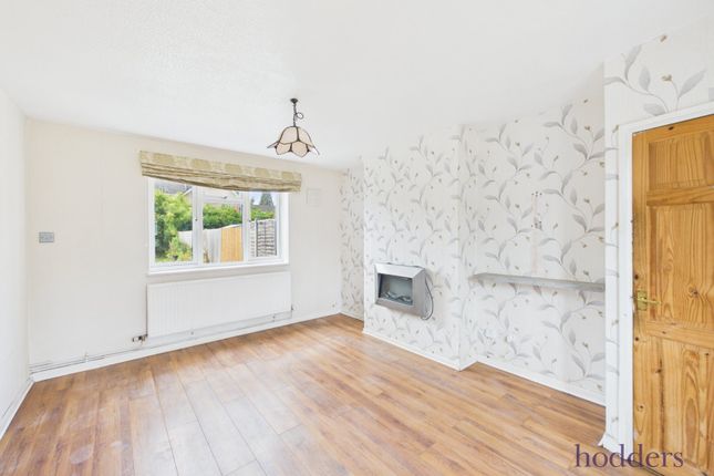 17, Tringham Close, Ottershaw photo 2