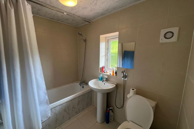 60 Great Benty, West Drayton photo 4