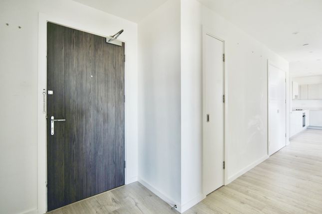 Flat 27, Meadowpip House, 5, Vernal Way, London photo 3