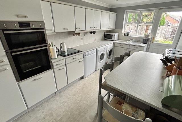 9, Meadow Croft, Mexborough photo 4