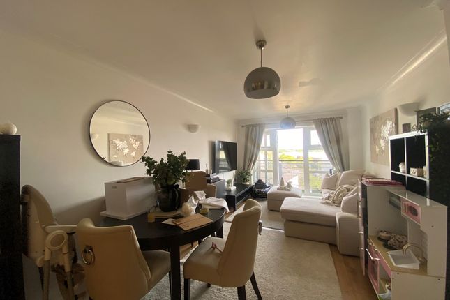 Flat 71, Priory Heights, Slough photo 2