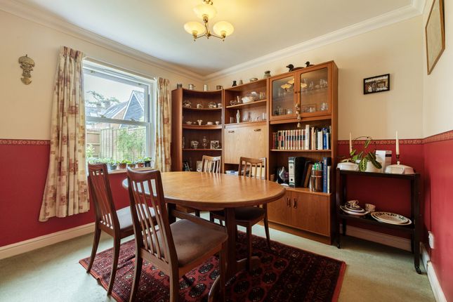 The Lodge, High Street, Alton photo 4