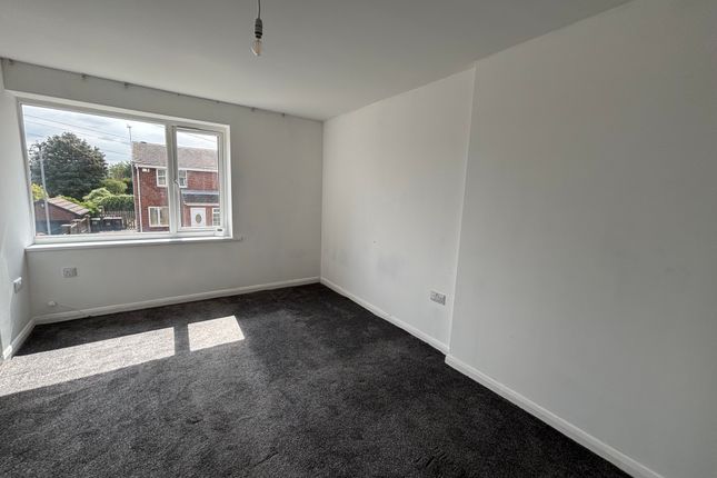 15, Varley Gardens, Flanderwell, Rotherham photo 5