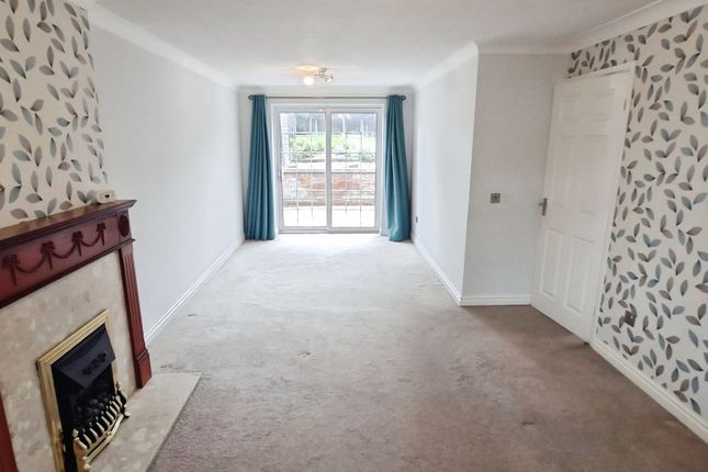 59, Frensham Drive, Warwickshire photo 2