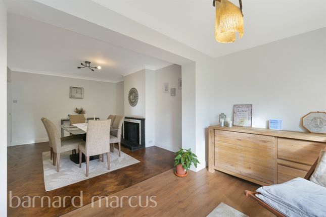 28, Queens Way, Feltham photo 3