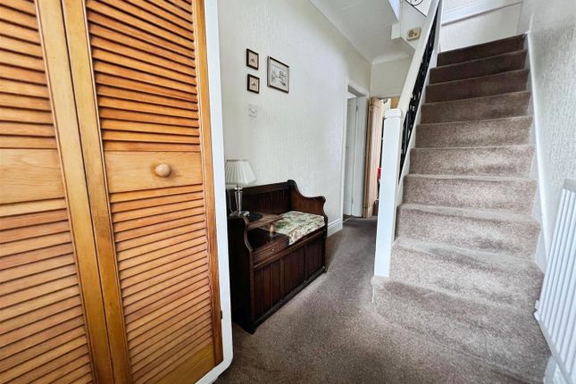 39, Norman Avenue, Bradford photo 2