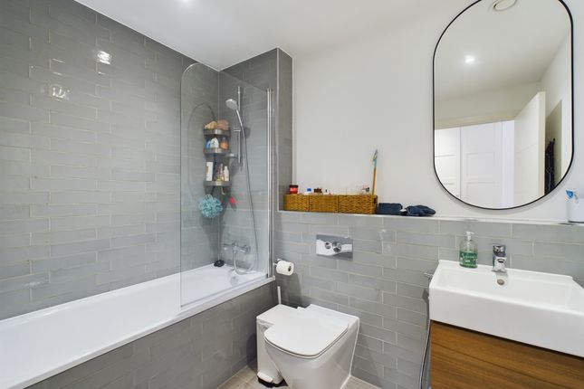 Flat for sale in George Street, Victoria Point, Ashford