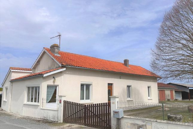 Farmhouse for sale in Sainte-Souline, Poitou-Charentes, 16480, France