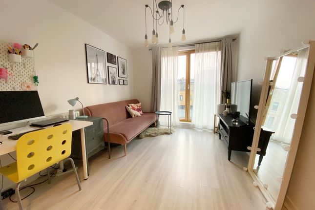 Flat for sale in Wingate Square, London