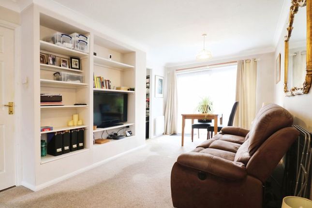 Flat for sale in Common Road, Langley, Slough
