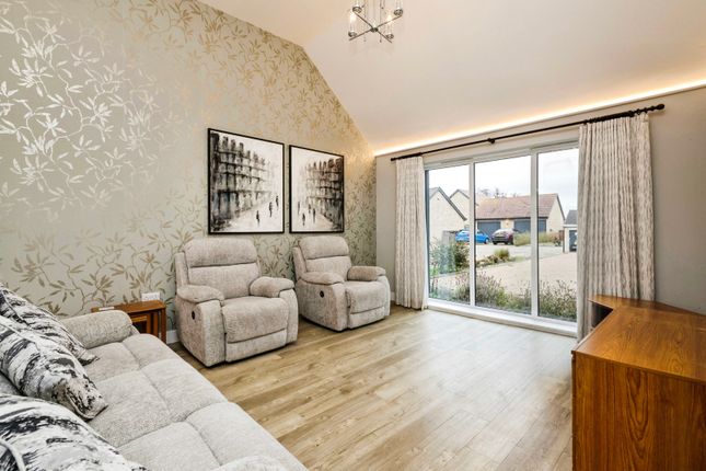 18, Larkfield, Cambridgeshire photo 3