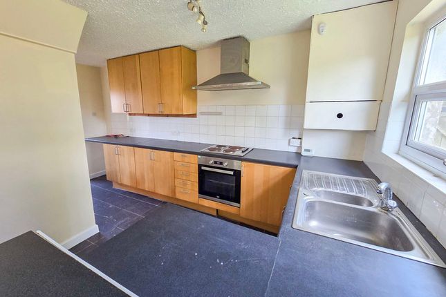 36, Common Approach, Pontypridd photo 2
