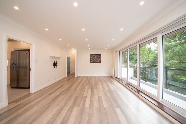 Flat Flat 18, Foreland Court, Holders Hill Road, London photo 3