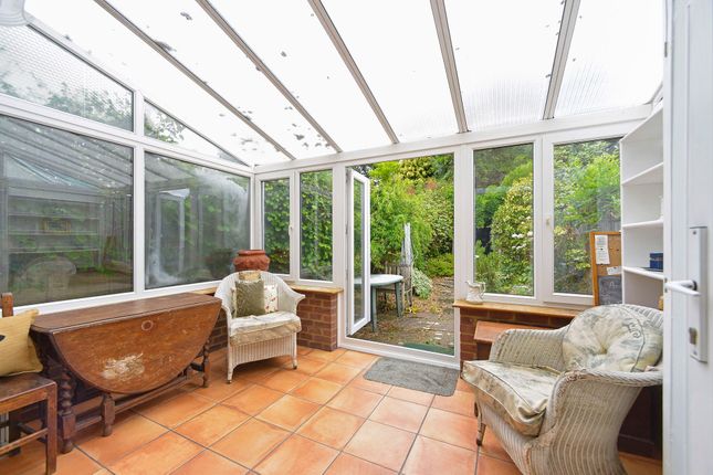 8 Charts Close, Cranleigh photo 5