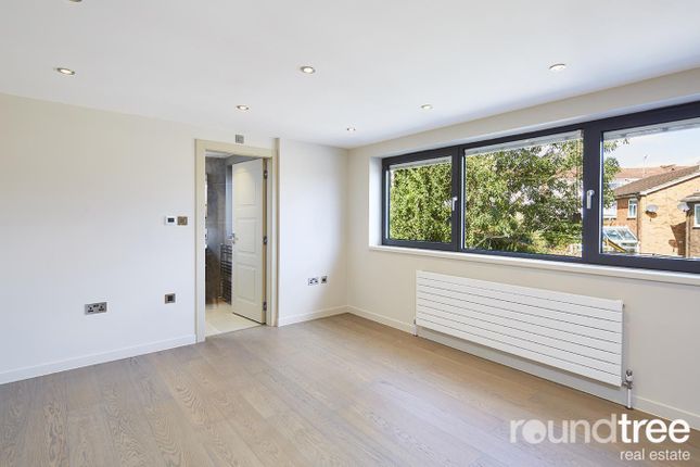 17, Highview Avenue, Edgware photo 4