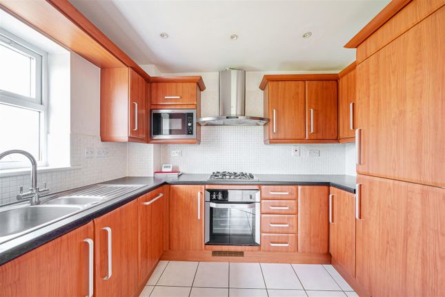 39 Kew Court, Richmond Road, Kingston Upon Thames photo 4