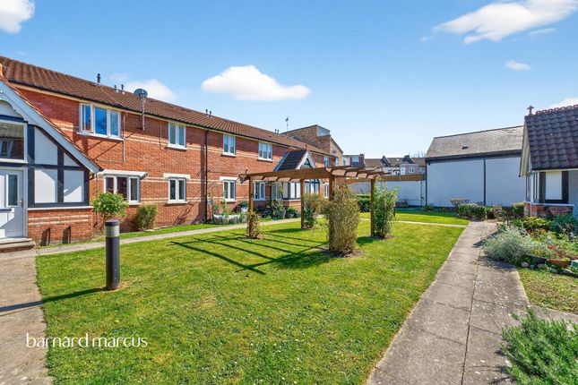 10, Haynes Close, London photo 4