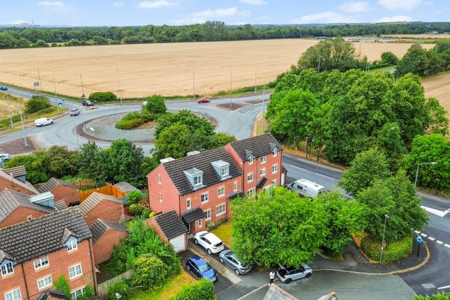 4 Summercroft Close, Warrington photo 2