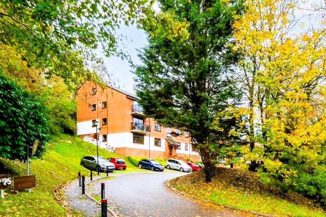 Thumbnail Flat to rent in Treetops, Hillside Road, Whyteleafe, Surrey