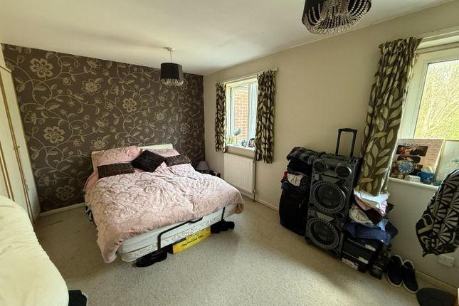 51, Conisborough, Swindon photo 5