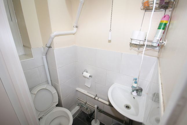 5 Hollybush House, Hollybush Gardens, London photo 3