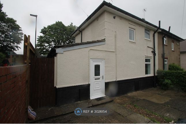 3-bed semi-detached on Barrie Crescent, Sheffield, £900/mo