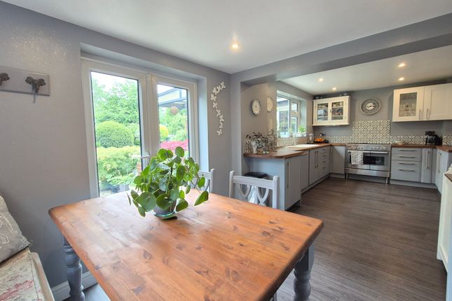 30 Oakham Drive, Coalville photo 2