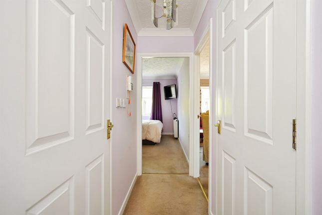 Flat 32, London Court, 9-13, London Road, Oxford photo 4
