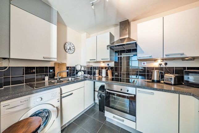 Flat to rent in Hacon Square, Richmond Road, Victoria Park, London