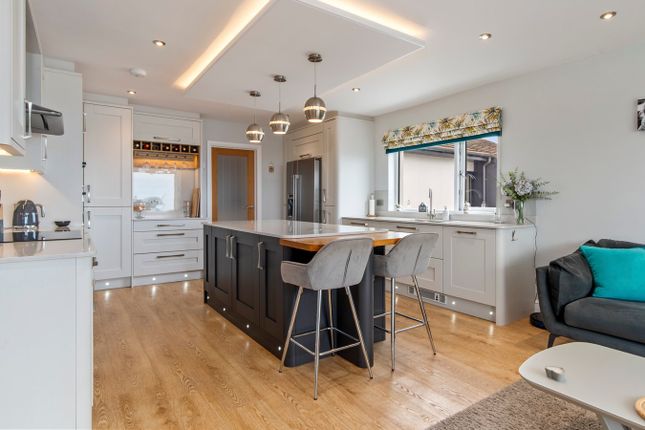 10, Lighthouse Drive, Milford Haven photo 4
