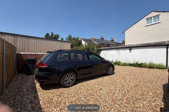 Orchard Avenue, Chichester photo 2