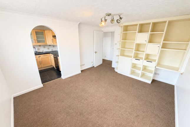 41, Bull Close, Grays photo 2