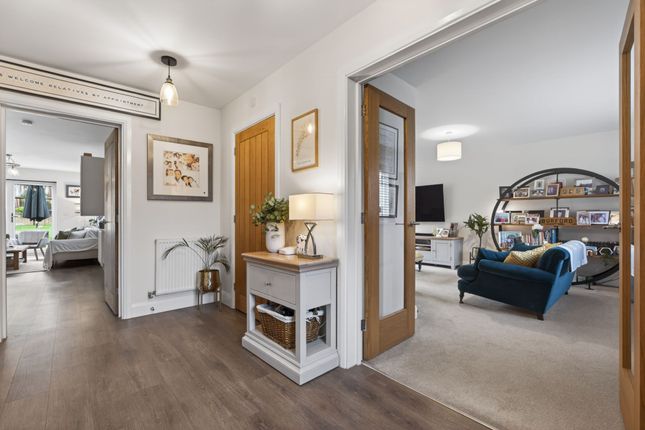 8 Somerville Place, Burford photo 3