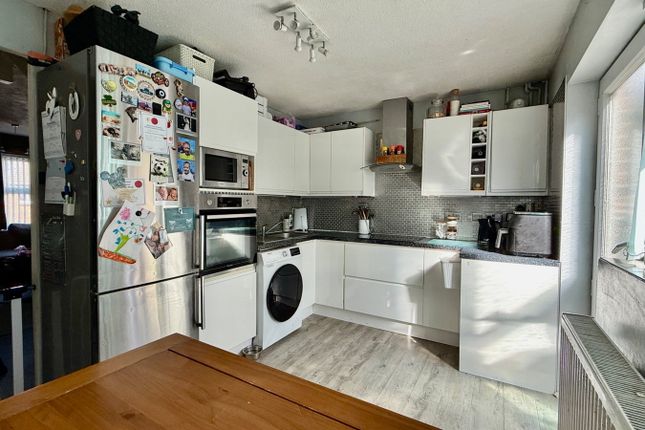 26, Burmarsh Close, Chatham photo 4