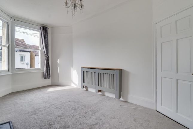 111, Tintern Avenue, Westcliff-on-Sea photo 4