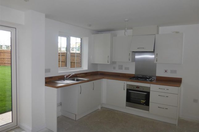 17, Carriage Road, Aylesbury photo 2