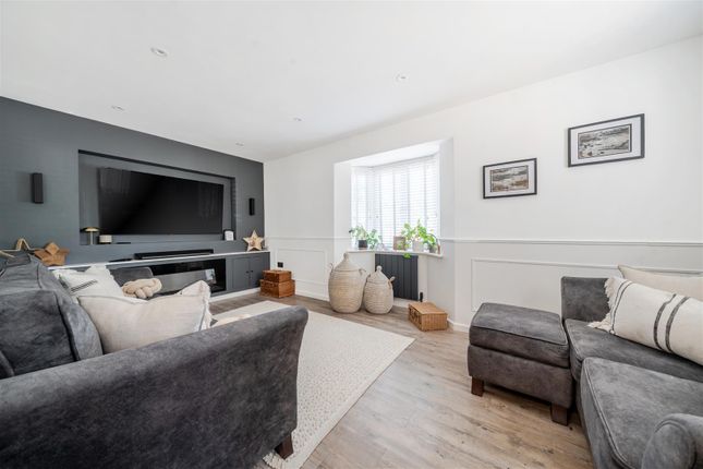 40, Appledine Way, Bedford photo 2