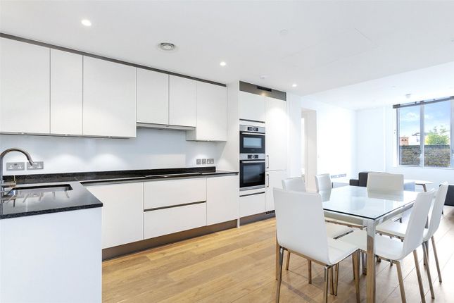 Thumbnail Flat to rent in Kingsway, London