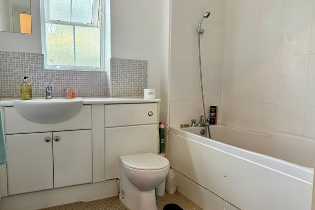 67, Crispin Way, Uxbridge photo 5