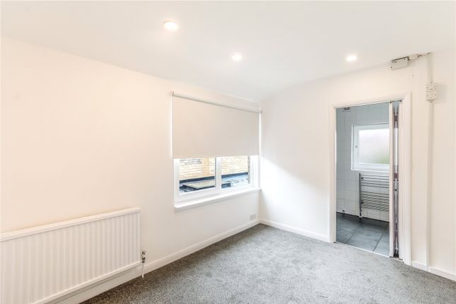 Flat to rent in North Cross Road, East Dulwich, London