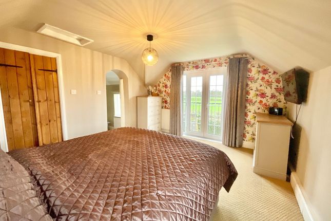 Outlane Cottage, Stafford photo 3