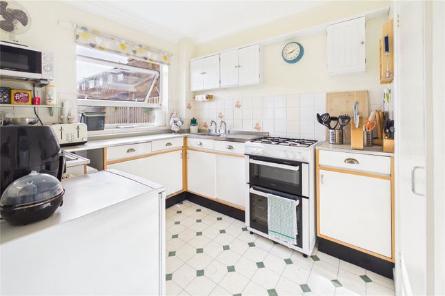 6, Gilroy Close, Berkshire photo 4