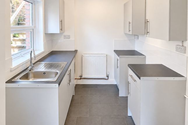 26 St Mary Street, Risca, Newport photo 4