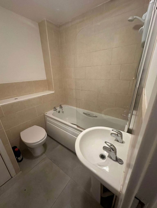 Statham Court, Bracknell photo 3