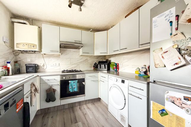 15 Vicarage Close, Brierley Hill photo 3