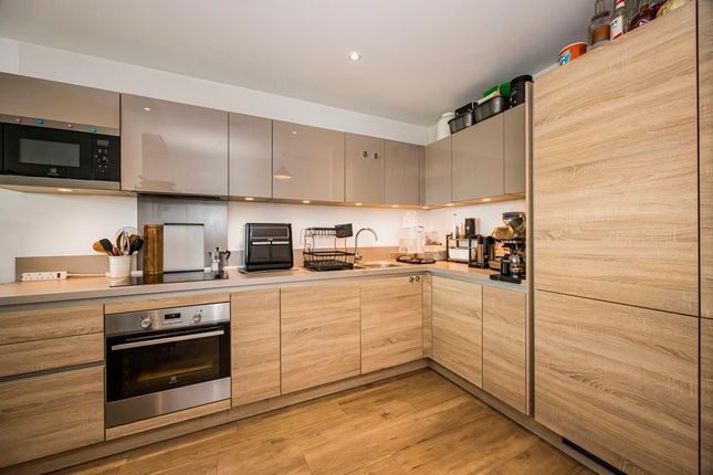 Flat 56, Pioneer Court, London photo 4