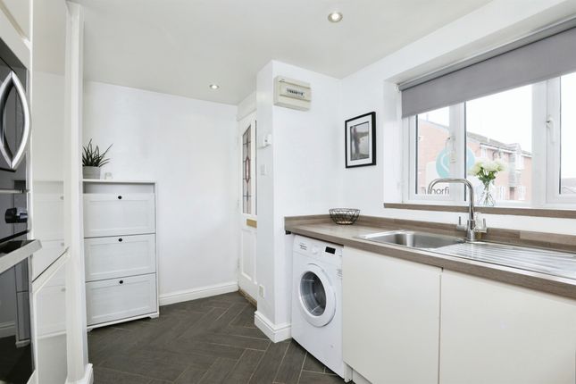 Town house for sale in Deepwell View, Halfway, Sheffield