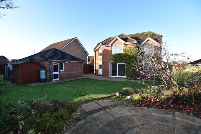 11, Swallowfields, Gillingham photo 4