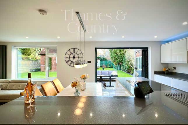 10 Derehams Lane, High Wycombe photo 4