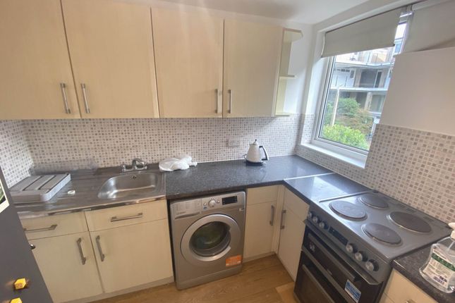 18 Watling Court, High Street, Borehamwood photo 3